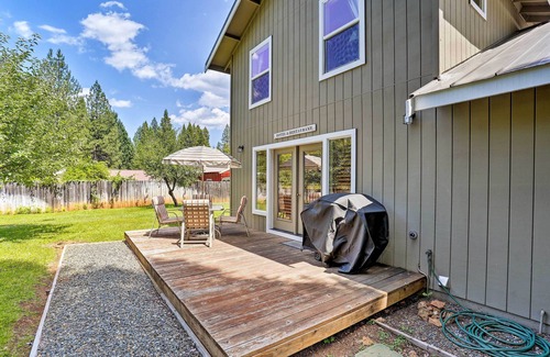 Trinity Center Cabin | Cabin w/Backyard Space - 1/2 Mi to Trinity Lake!