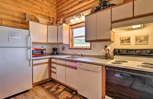 Spanish Valley Cabin | Cabin w/Fire Pit, Views & BBQ: 18 Mi to Moab!