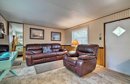 Steinhatchee Cottage | Cabin w/Fire Pit, Walk to Steinhatchee River!