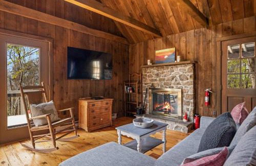 Mathias House | Cabin w Fireplace Fire Pit Grill & Games