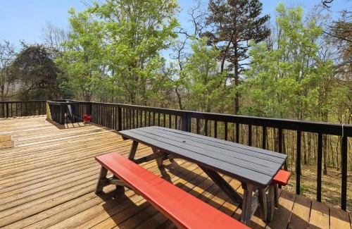 Mathias House | Cabin w Fireplace Fire Pit Grill & Games