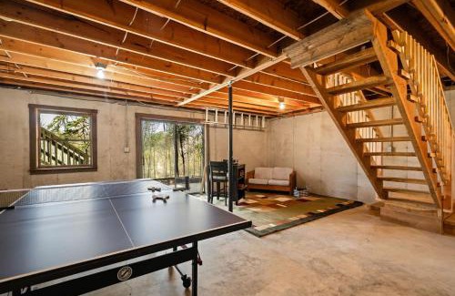 Mathias House | Cabin w Fireplace Fire Pit Grill & Games