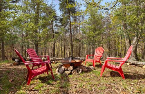 Mathias House | Cabin w Fireplace Fire Pit Grill & Games