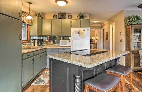 Breckenridge Park Estates Cabin | Cabin w/Hot Tub: 3 Mi to Main St Breckenridge!