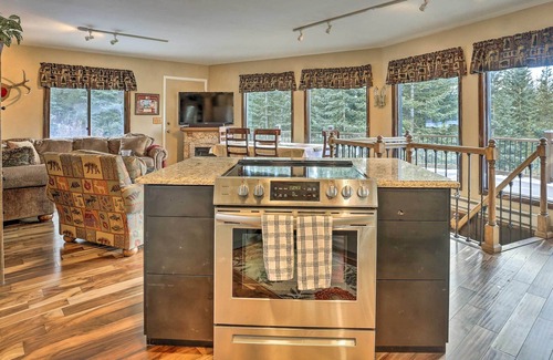 Breckenridge Park Estates Cabin | Cabin w/Hot Tub: 3 Mi to Main St Breckenridge!