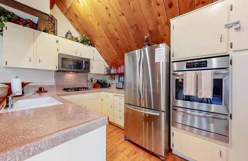 Lake Arrowhead House | Cabin w/private hot tub, 2 fireplaces, game room & Private lake trail access