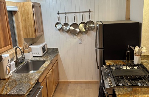 Truckee Cabin | Cabin walking distance to Donner Lake