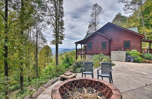 Sylva House | Cabin with BBQ and Games - Walk to Blue Ridge Parkway!