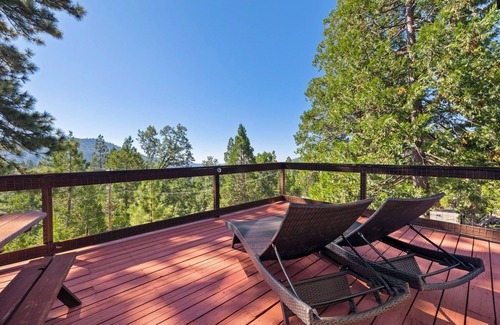Mi-Wuk Village Cabin | Cabin with Digital Minimalism for true get-away to Sierra outdoors.