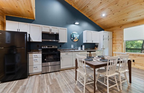 Bakerton Cabin | Cabin with Firepit~Arcade Games~River Boat Ramp~20 Min Lake Cumberland