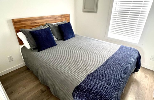 Southeast Houston Cabin | Cabin with Inclusive Resort Amenities - Enjoy the Houston Metro Area in a All Inclusive Cabin!