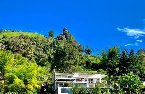 Guatape Cabin | Cabin with jacuzzi, lake view and close to the Guatapé stone. Pet friendly