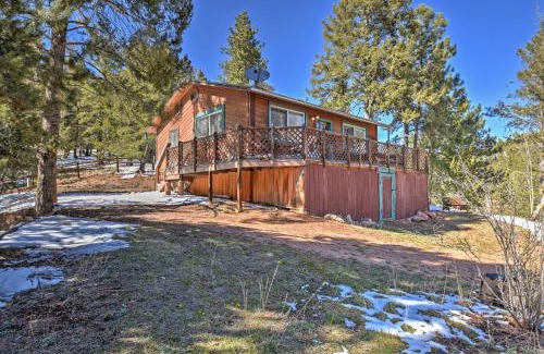 Rainbow Valley House | Cabin with Mtn Views - 5 Mi to Mueller State Park!