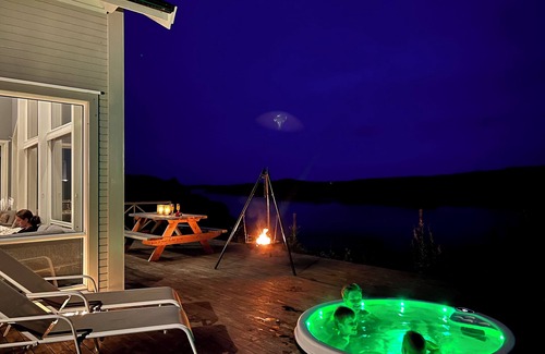 Steinsland Cabin | Cabin with panoramic views at the edge of the archipelago with outdoor hot tub