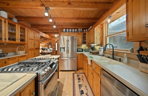 Foscoe Cabin | Cabin with plenty of Amenities