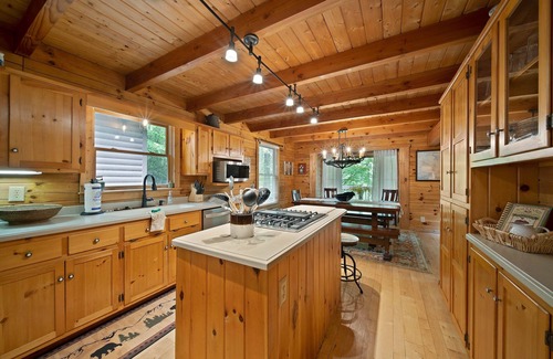 Foscoe Cabin | Cabin with plenty of Amenities
