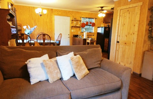 Flint Cabin | Cabin with Pond, Trails, and Farm Experience