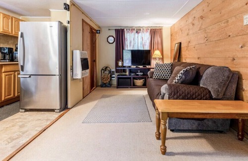 East Stroudsburg Cabin | Cabin with pool at Pocono Mountains -Shawnee/Camelback