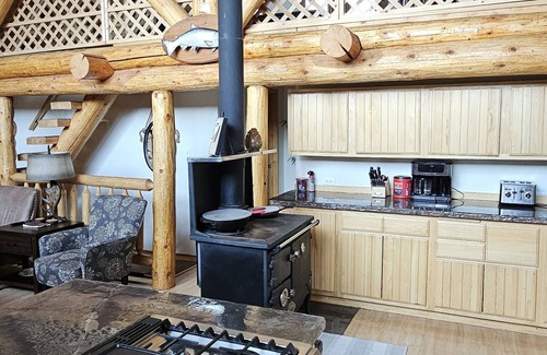 Cohoe House | Cabin with Privacy and View - Moon Ridge Lair
