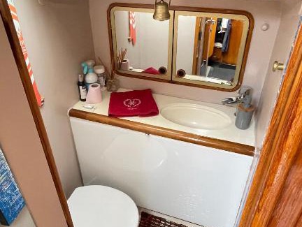 Cannes Old Town Boat Rental | Cabine privée dans un voilier aménagé cosy