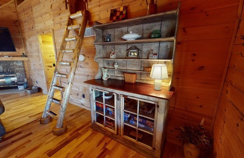 Laurelville Cabin | Cabins In Hocking - Knotty Pine