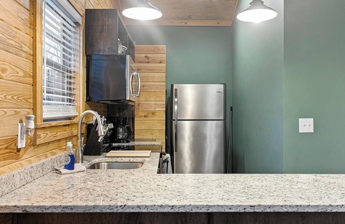 Wilsonville Cabin | Cabins Of Lay Lake at Beeswax Cabin #1