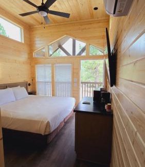 Williams Ski Chalet | Cabins with a Mountain view 4A