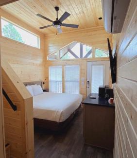 Williams Ski Chalet | Cabins with a Mountain view 5A