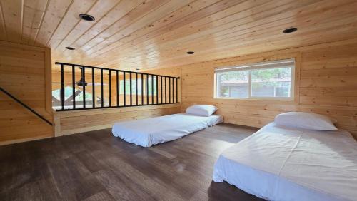 Williams Ski Chalet | Cabins with a Mountain view 5A