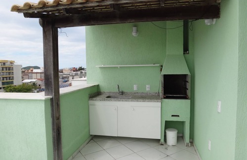 Centro Apartment | Cabo Frio, foot in the sand, beautiful coverage with air conditioning, barbecue, sink.