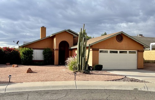 Paradise Valley Village House | Cactus Oasis -Cheerful 3 bedroom family home with heated pool.