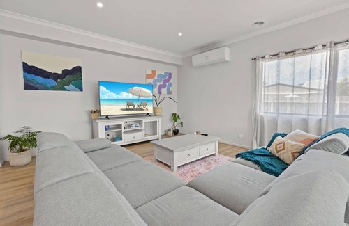 Eagle Point House | Caddie Corner - Relax in the spacious and tastefully decorated living areas