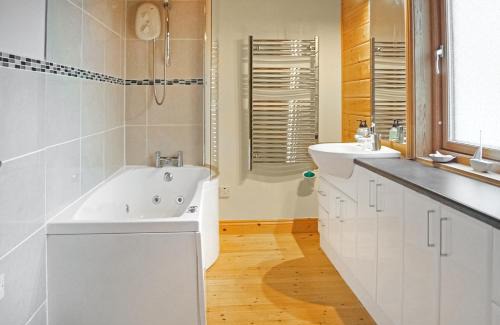 Carnmenellis Resort | Caddys Corner Lodges