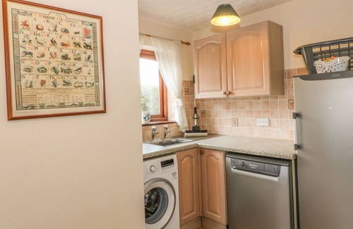 Bodffordd Cottage | CAE GLAS, family friendly, with open fire in Llangefni