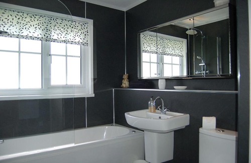 Cwrt House | Cae Talgarth Bungalow at Plas Talgarth Resort