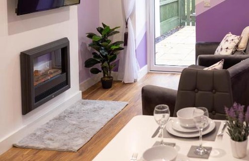 Hendrerwydd House | Caer Fedwen Barns Blodyn Cottage Cosy Self Catering with Private Hot Tub
