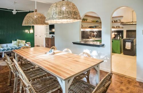Morong House | CAHAYA Nest Self-Service Home in Rainforest with Kitchen - AC, Monkeys, Bats!