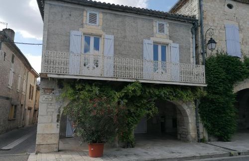 Castelnau-Montratier-Sainte-Alauzie House | CAHORS SUD : Maison quercynoise avec vue sur place du village