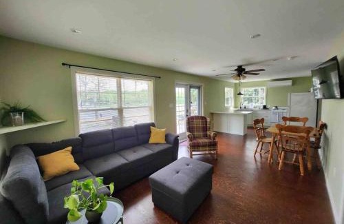 Kings County House | CAIA Lakeside Retreat - Sunken Lake