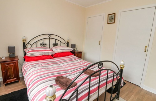 Arrochar Apartment | CAIRN VIEW, pet friendly, character holiday cottage in Arrochar