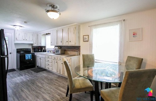 Pooler House | Cake Bungalow*Pet Friendly*Minutes from I-95