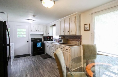 Pooler House | Cake Bungalow*Pet Friendly*Minutes from I-95