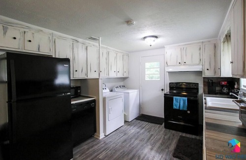 Pooler House | Cake Bungalow*Pet Friendly*Minutes from I-95
