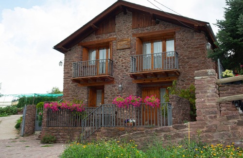 Llagunes Cottage | Cal Bosch Rural Apartment cozy and with magnificent mountain views.