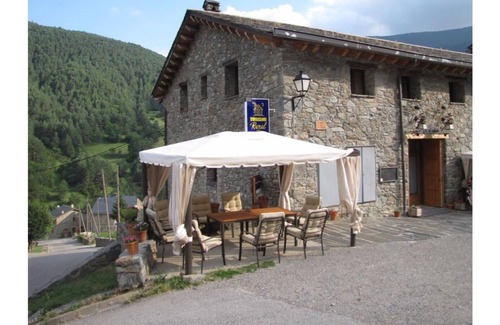 Fornells de la Muntanya Cottage | Cal Pastor. Quadruple Room with Mountain View