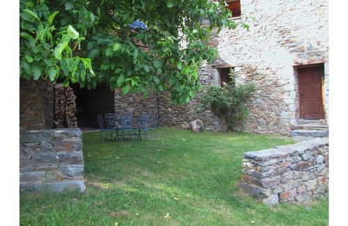 Fornells de la Muntanya Cottage | Cal Pastor. Quadruple Room with Mountain View