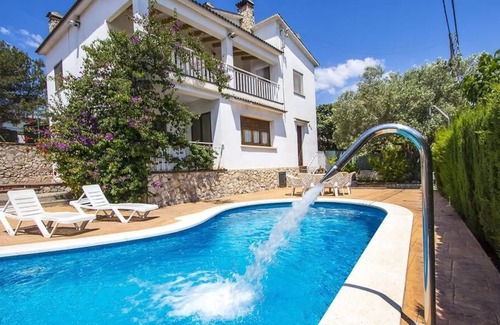 Canyelles Cottage | CAL VIVES with Pool, Barbecue, WI-FI and Tennis Court just 8 kms from Sitges