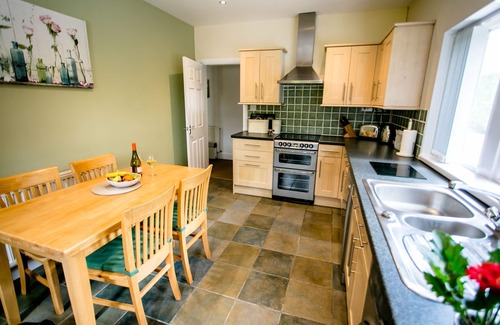 Blackburn Cottage | Calder Cottage in The Ribble Valley, Whalley, Lancashire - Sleeps 4