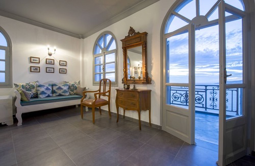 Megalochori Hotel | Caldera's Dolphin Suites