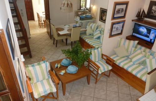 Atsipópoulon Apartment | Calergi 2❤️️Self check-in❤️Very Fast Wi-Fi🌼Private outdoors space🏡Kitchen❤️️